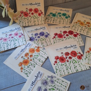 Biglietti quadrati color avorio con fiori e dedica "Abbi cura di splendere sempre."