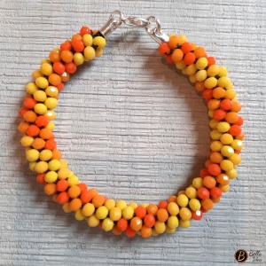 Braccialetto Kumihimo in perline mix giallo e arancione di vetro sfaccettato con chiusura argentata