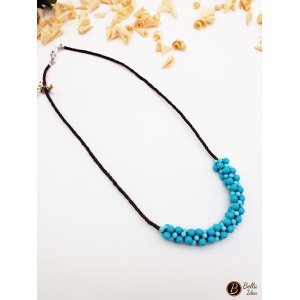 Collana lunga in turchese e filo marrone