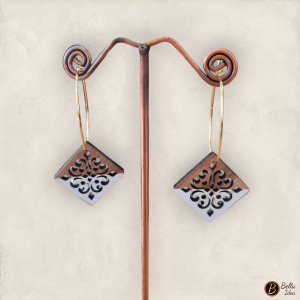 Orecchini cerchio con pendente in legno modello Mandala