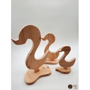 tre paperelle in legno di diverse misure in gruppo