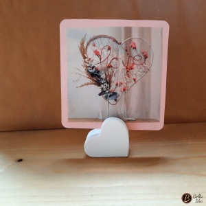 Piccolo cuore in gesso bianco con fessura adatta per fare da supporto a fotografie o biglietti