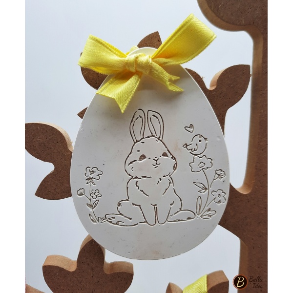 Uovo decorativo in gesso da appendere con coniglietto visto davanti