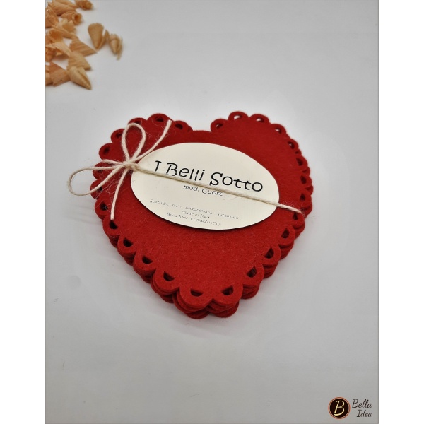 Sottobicchieri in feltro rosso a forma di cuore confezionati in set da 6 pezzi