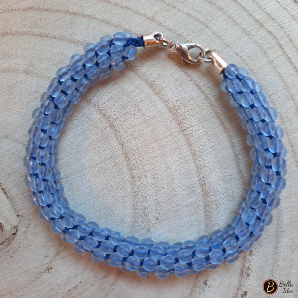 Braccialetto Kumihimo in perline celeste di mezzo cristallo con chiusura argentata