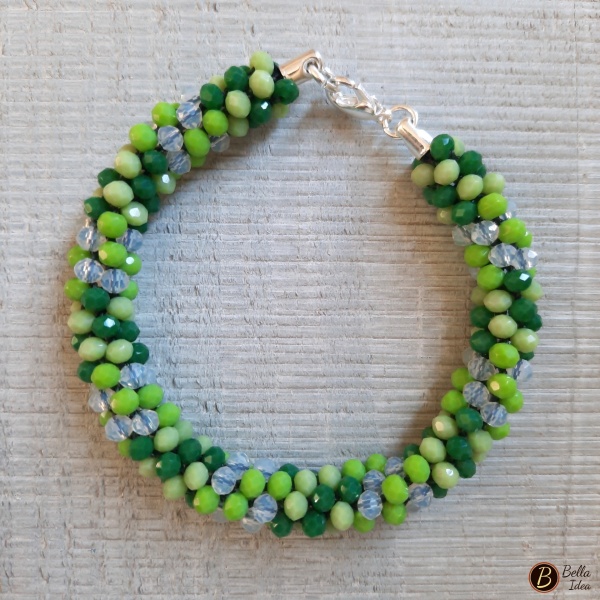 Braccialetto Kumihimo in perline mix verde di vetro sfaccettato con chiusura argentata
