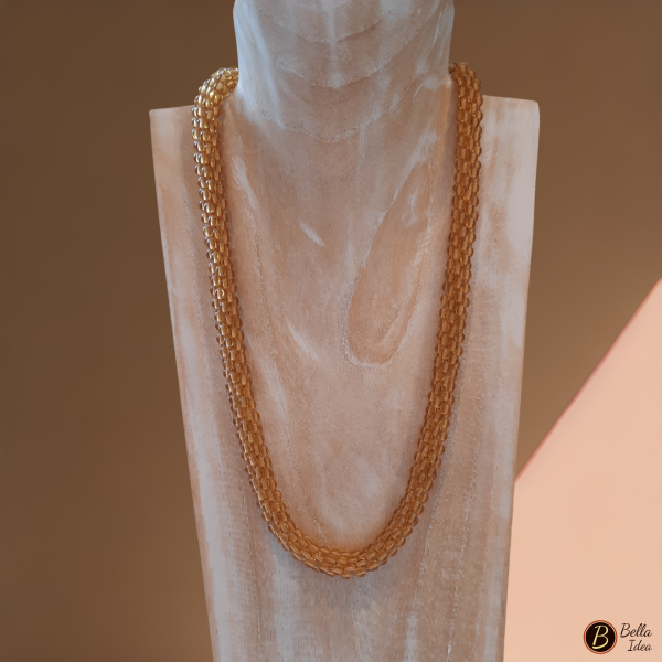 Collana Kumihimo in perline di vetro lumè color giallo ocra con chiusura dorata.