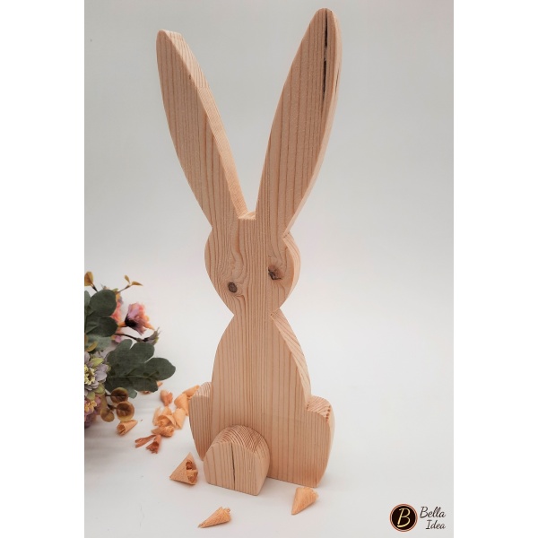 Coniglio in legno con lunghe orecchie visto dietro