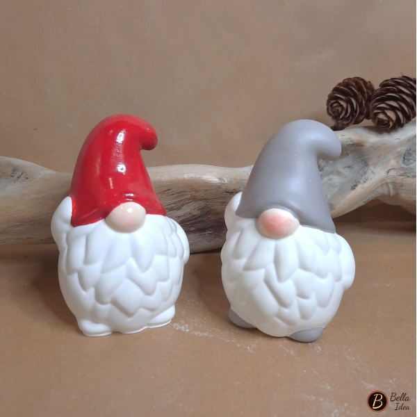 Due gnomi in gesso Paffuto uno con cappello rosso e uno tortora