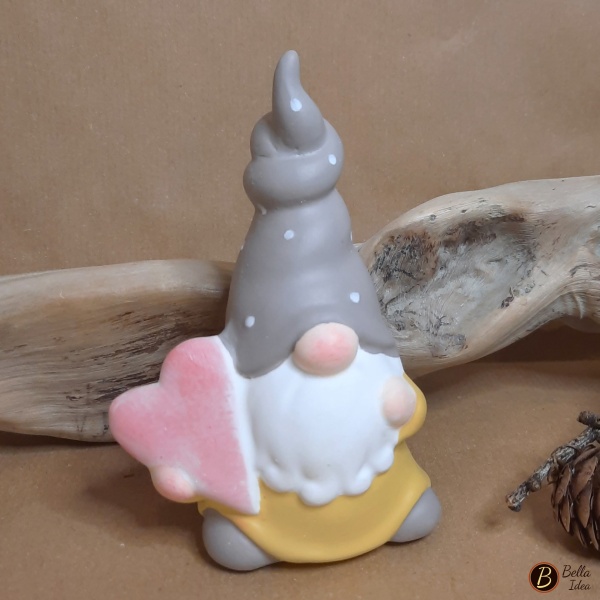 Gnomo in gesso con cuore tortora e giallo (versione H)