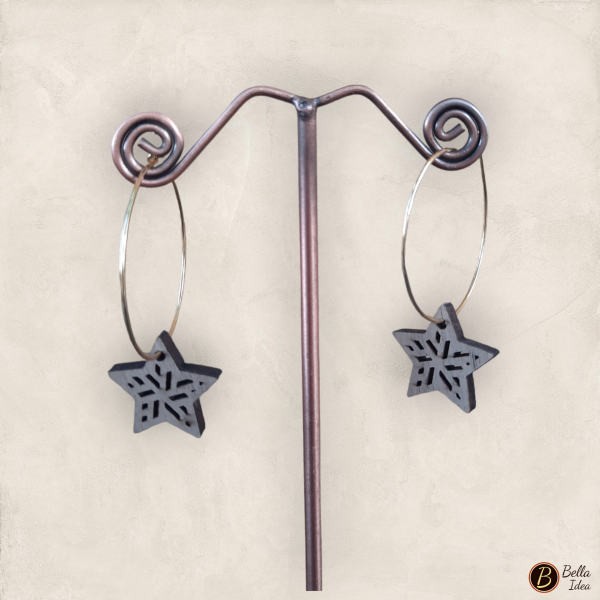 Orecchini cerchio con pendente in legno modello Stella