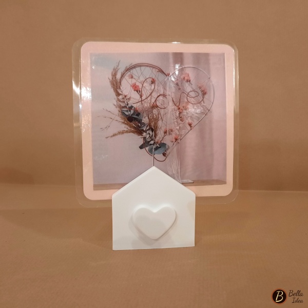 Portafoto in gesso bianco a forma di bustina con cuore in rilievo