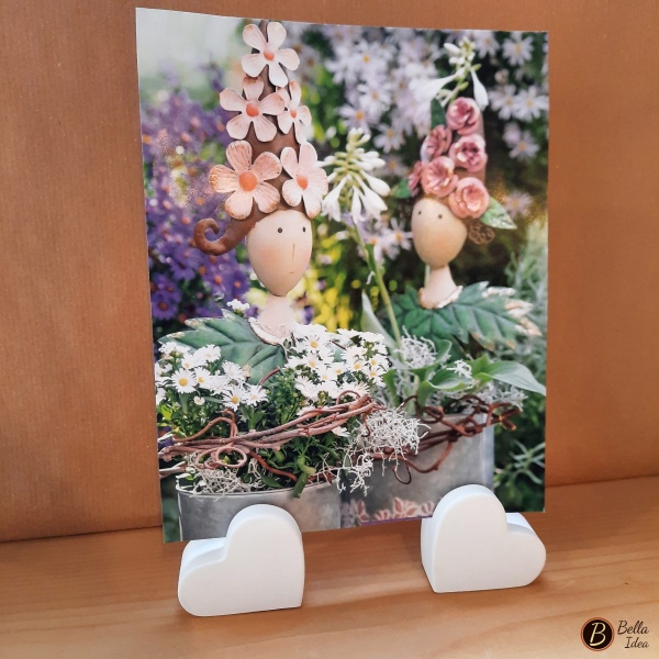 Coppia di cuori in gesso bianco con fessura adatta per fare da supporto a fotografie o biglietti