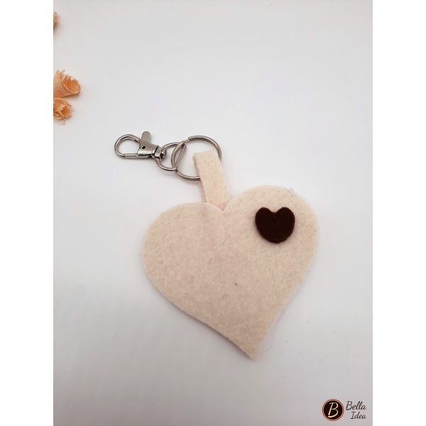 Portachiavi in feltro sagoma cuore bianco con cuore marrone