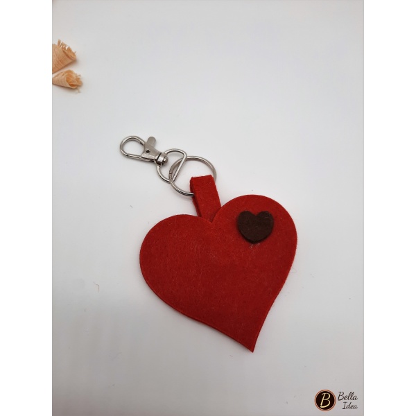 Portachiavi in feltro sagoma cuore rosso con cuore marrone