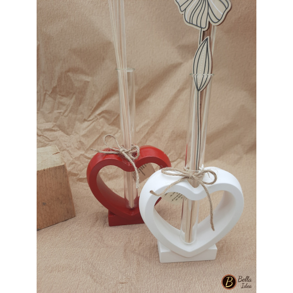 Due profumatori in gesso bianco e rosso  a forma di cuore con provetta in vetro e bastoncini per diffusore